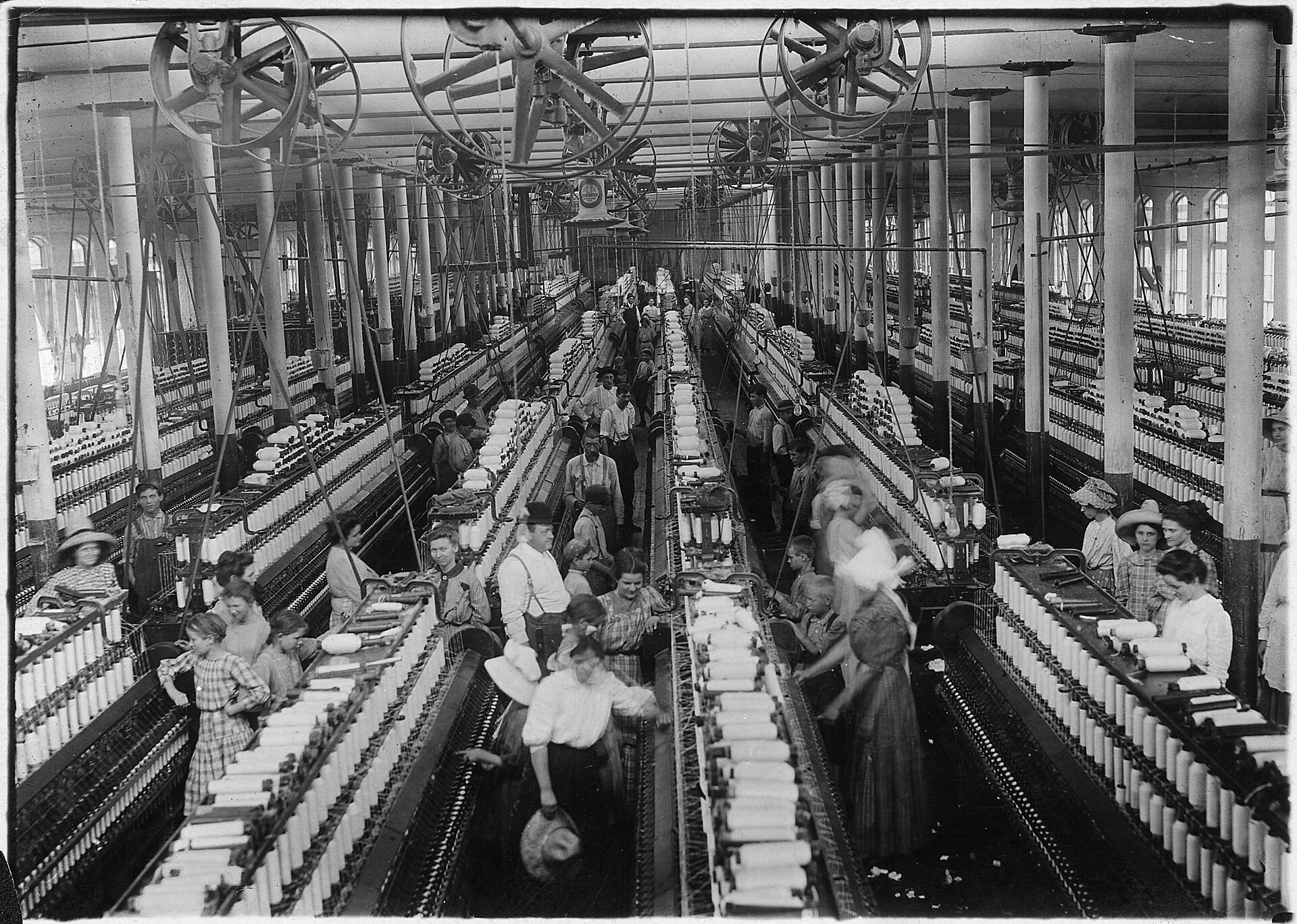 Spinnsaal der Magnolia Cotton Mills mit Kinderarbeitern